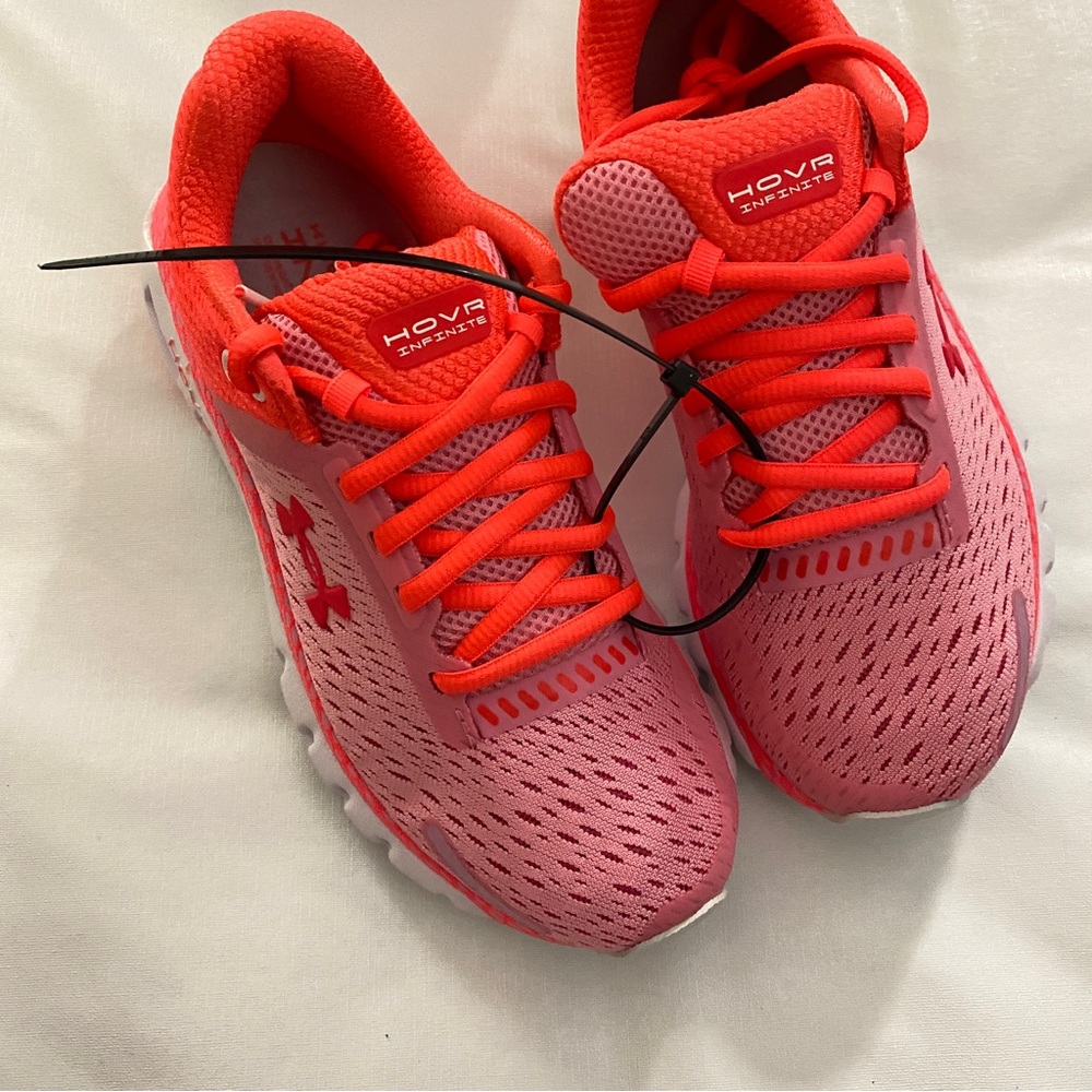 Brand new. Under Armour Hovr infinite 2, size 5